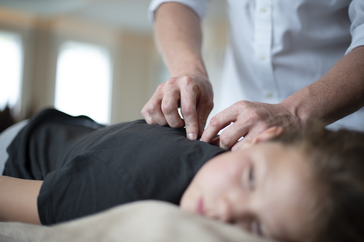 Behandlung im Nackenbereich